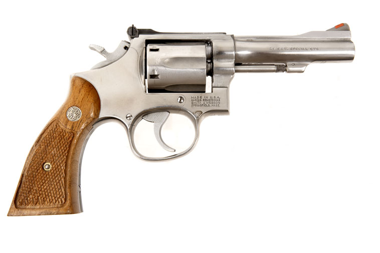 DEACTIVATED_SMITH_AND_WESSON_67_1