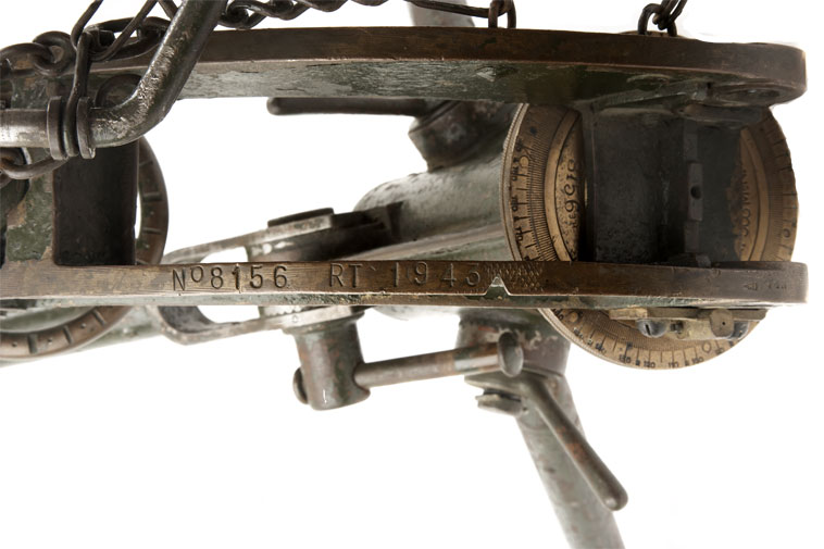 deactivated_vickers_machine_gun