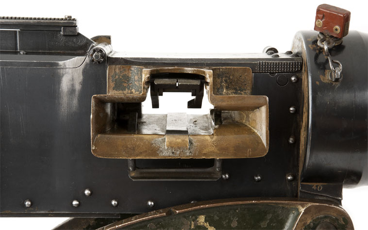 deactivated_vickers_machine_gun